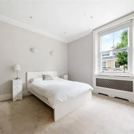 Image 5 - M&S Simply Food, 104-106 Notting Hill Gate, London, W11 3QA, United Kingdom - Apartment for rent