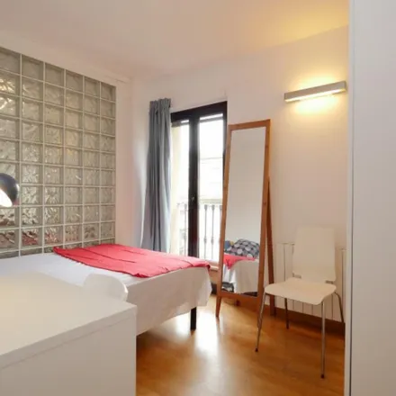 Rent this 5 bed room on Mi Al Campo in Carrer de la Unió, 08001 Barcelona