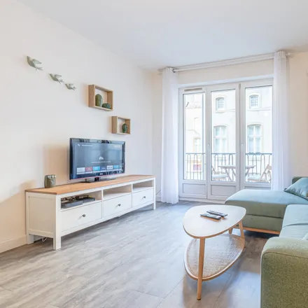 Rent this 2 bed apartment on 4;6 Rue sous Saint-Arnould in 57045 Metz, France