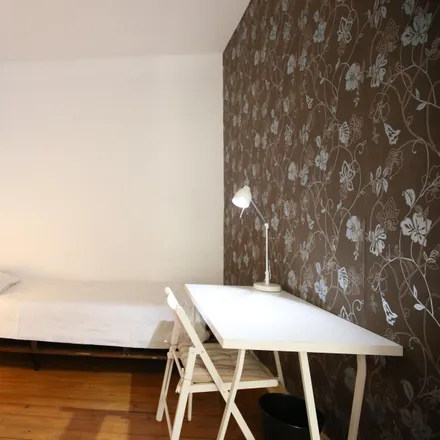 Rent this 12 bed room on Fernandes e Silva in Calçada da Boa Hora, 1300-481 Lisbon