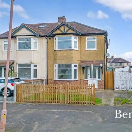 Buy this 3 bed duplex on Rayleigh Road in Hutton, CM13 1PN