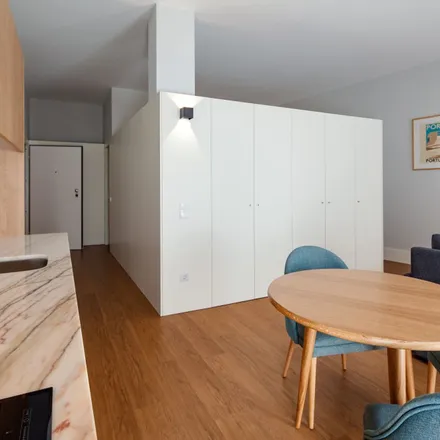 Image 5 - Garagem Formosa, Rua Formosa, 4000-254 Porto, Portugal - Apartment for rent