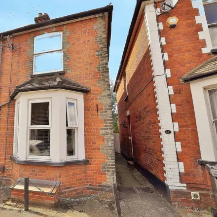 Rent this 2 bed duplex on Linden Road in Guildford, GU1 1HE