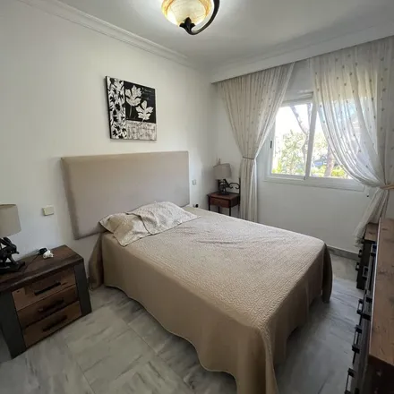 Image 5 - Solo Qui, Calle de la Ribera, 29660 Marbella, Spain - Apartment for rent