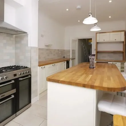 Rent this 4 bed townhouse on 60 Montague Road in London, E11 3EN