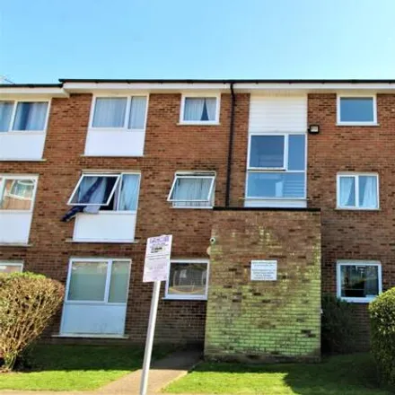 Rent this 2 bed room on Chaucer Walk in Dacorum, HP2 7PF