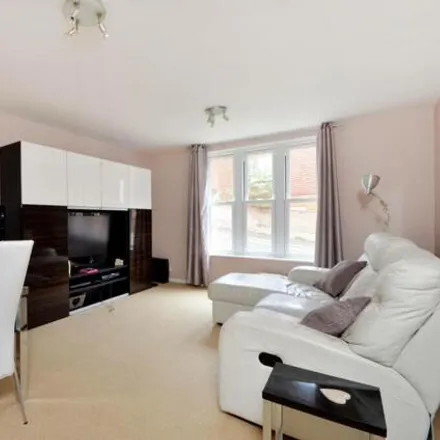 Image 2 - Mount Court, Portsmouth Road, Guildford, GU2 4BW, United Kingdom - Apartment for rent