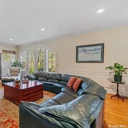 Image 6 - 12 Raynham Road, City of Glen Cove, NY 11542, USA - House for sale