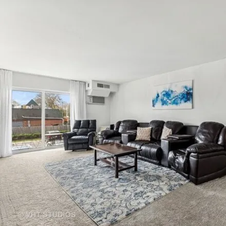 Image 7 - 2429 East Brandenberry Court, Arlington Heights, IL 60004, USA - Condo for sale