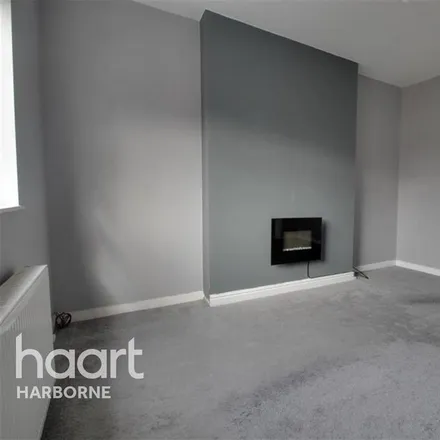 Image 9 - Corron Hill, Halesowen, B63 3JY, United Kingdom - Apartment for rent