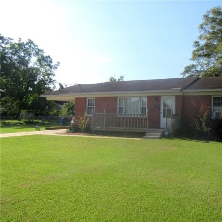 Rent this 3 bed house on 4901 Cottonwood Drive in South Hills, Fayetteville