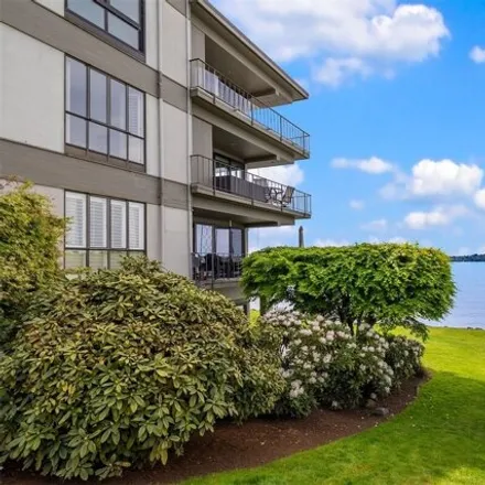 Buy this 1 bed condo on Washington Shores II in 6333 Lake Washington Boulevard Northeast, Kirkland