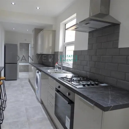 Rent this 4 bed townhouse on Warwick Street in Leicester, LE3 5HY