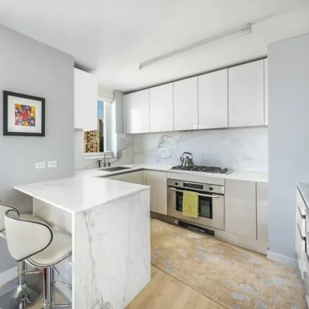 Image 3 - The Sheffield 57, 322 West 57th Street, New York, NY 10019, USA - Condo for rent