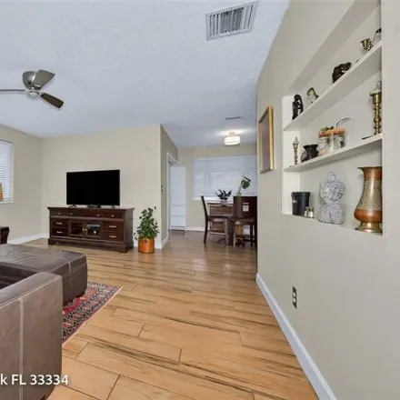 Image 6 - 1522 Northeast 39th Street, Coral Heights, Oakland Park, FL 33334, USA - House for sale