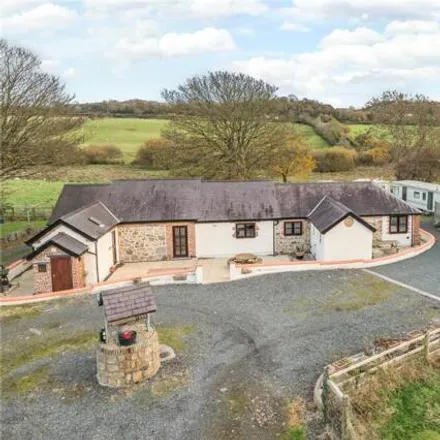 Image 1 - North Wales Expressway, Pentre Berw, LL60 6LF, United Kingdom - House for sale