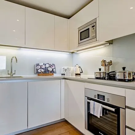 Rent this 1 bed apartment on 4 Merchant Square in London, W2 1AS