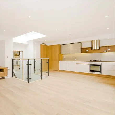 Image 2 - Bouton Court, Waterloo Terrace, London, N1 1TR, United Kingdom - House for rent