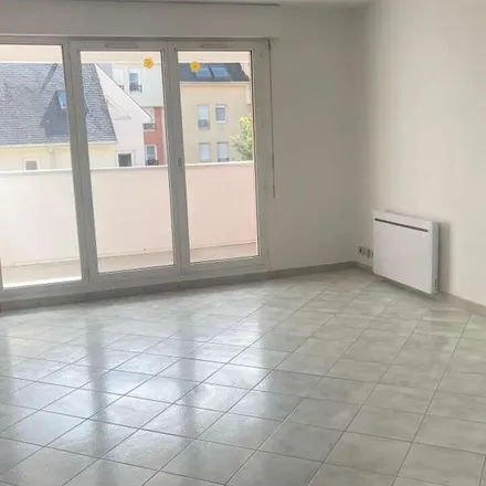 Rent this 3 bed apartment on 5 bis Place de la Méditerranée in 51200 Épernay, France