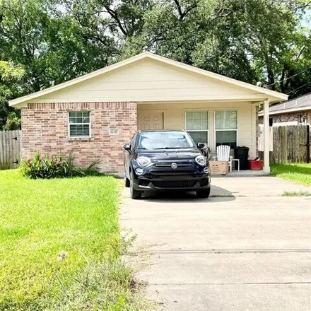 Rent this 3 bed house on 12119 11th Street in Santa Fe, TX 77510