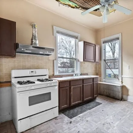 Image 9 - 8336 South Kerfoot Avenue, Chicago, IL 60620, USA - House for sale