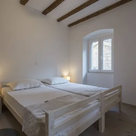 Image 8 - Grad Komiža, Split-Dalmatia County, Croatia - Apartment for rent