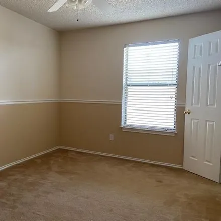 Image 7 - 412 Sycamore Lane, Euless, TX 76039, USA - House for rent