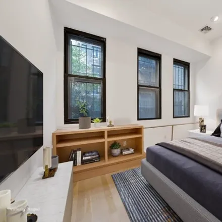 Image 7 - 235 East 49th Street, New York, NY 10022, USA - Townhouse for sale