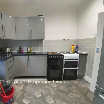 Image 6 - Spring Road, Leeds, LS6 3BF, United Kingdom - Townhouse for rent
