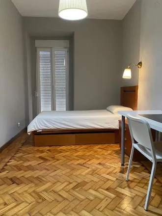 Image 1 - Rua Francisco Sanches - Room for rent