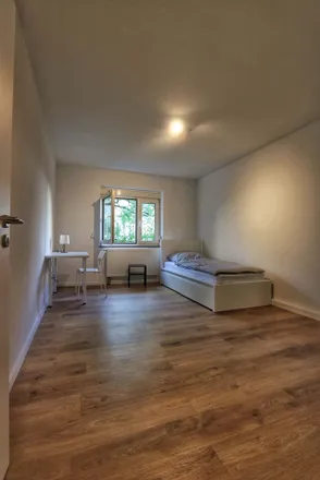 Rent this 3 bed apartment on Am Bilderstöckchen 43 in 50739 Cologne, Germany