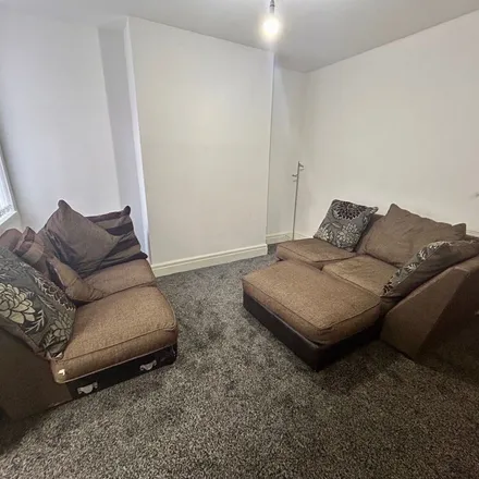 Image 2 - 9 Worsley Grove, Manchester, M19 3BP, United Kingdom - Apartment for rent