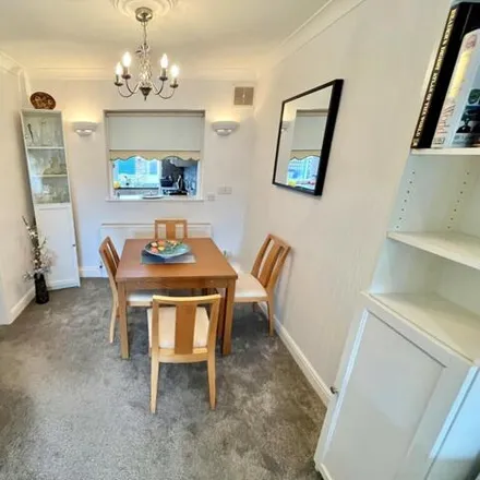 Image 6 - Shelbury Close, London, DA14 4BE, United Kingdom - Townhouse for sale