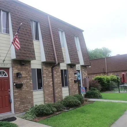 Rent this 2 bed condo on 4135 Division Street in Metairie, LA 70002