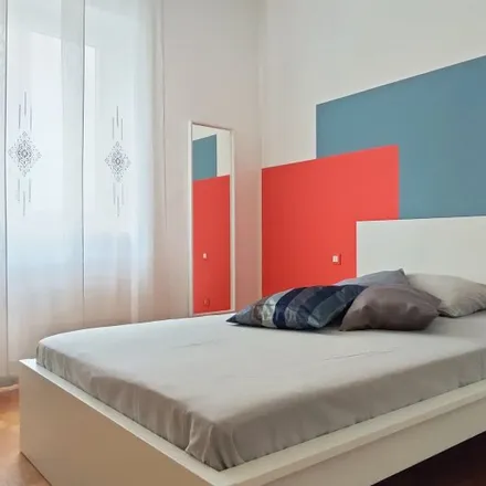 Rent this 5 bed room on Via Benigno Crespi in 17, 20159 Milan MI