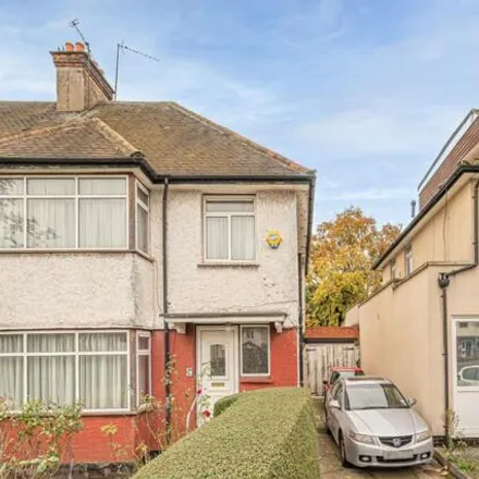 Buy this 3 bed duplex on Hendon Way in Barnet, London