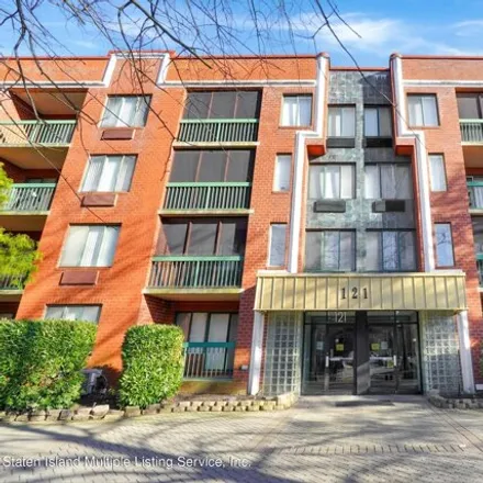 Buy this 1 bed apartment on 41 Wellington Court in New York, NY 10314