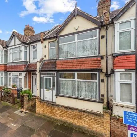 Buy this 3 bed townhouse on King's Avenue in London, TW3 4BL