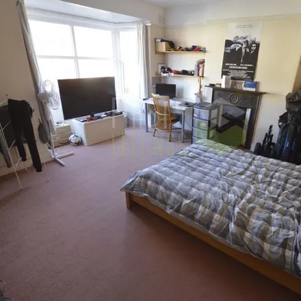 Rent this 5 bed townhouse on Ajanta Shoe Repairs in Queens Road, Leicester