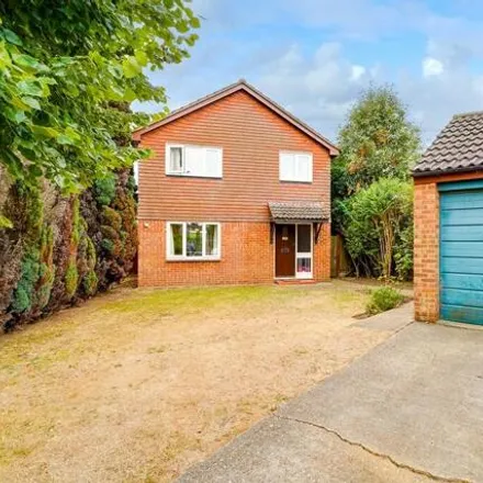 Rent this 4 bed house on Coleridge Close in Hitchin, SG4 0QY