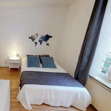 Rent this 4 bed room on 48 Rue de la Vignette in 59046 Lille, France