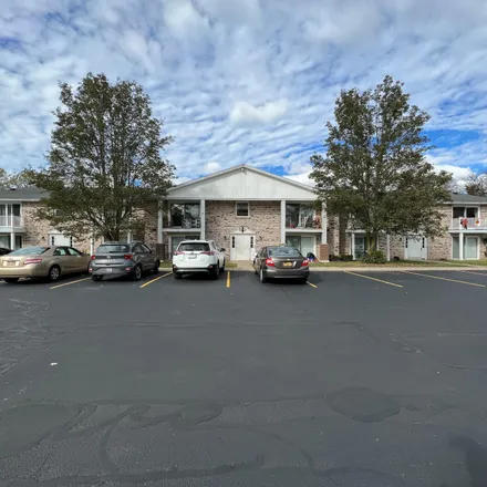 Rent this 1 bed apartment on 59 W Summerset Ln in Buffalo, NY 14228