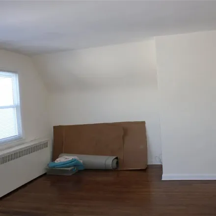 Image 4 - 37 Hemlock Street, Village of Floral Park, NY 11001, USA - Apartment for rent