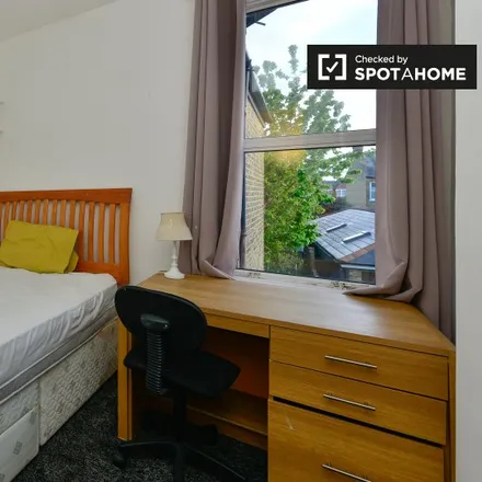 Rent this 3 bed room on Robinson Road in London, SW17 9DS
