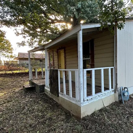 Buy this 2 bed house on 902 Wilde Street in Denison, TX 75020
