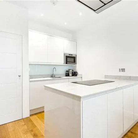 Image 7 - 36 Redfield Lane, London, SW5 0RQ, United Kingdom - Townhouse for sale