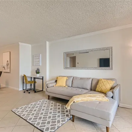 Image 2 - 2514 South Ocean Drive, Beverly Beach, Hollywood, FL 33019, USA - Apartment for rent