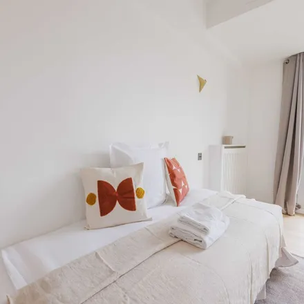 Rent this 3 bed apartment on 31 Rue de la Ferme in 92200 Neuilly-sur-Seine, France