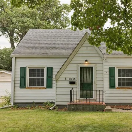 Buy this 3 bed house on 2505 34th Street in Des Moines, IA 50310