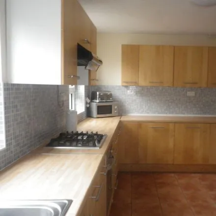 Image 2 - Hawarden Avenue, Liverpool, L15 3JT, United Kingdom - Townhouse for rent